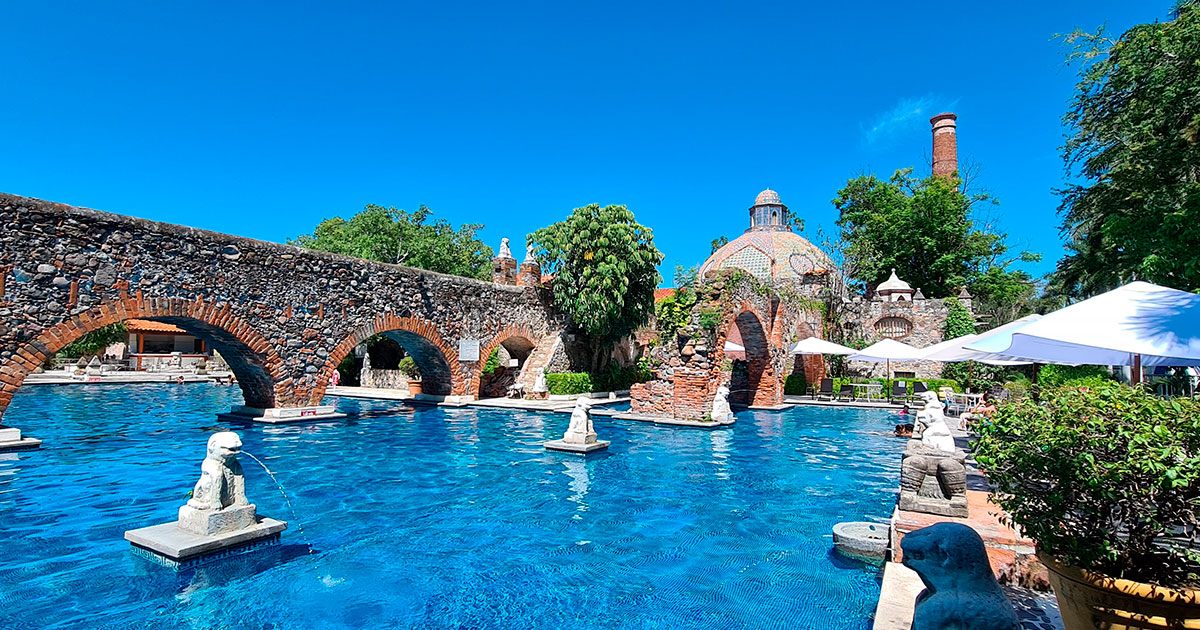 La alberga del actual hotel es un espacio que puede brindarte muchísima tranquilidad bajo el cálido clima de Tequesquitengo.