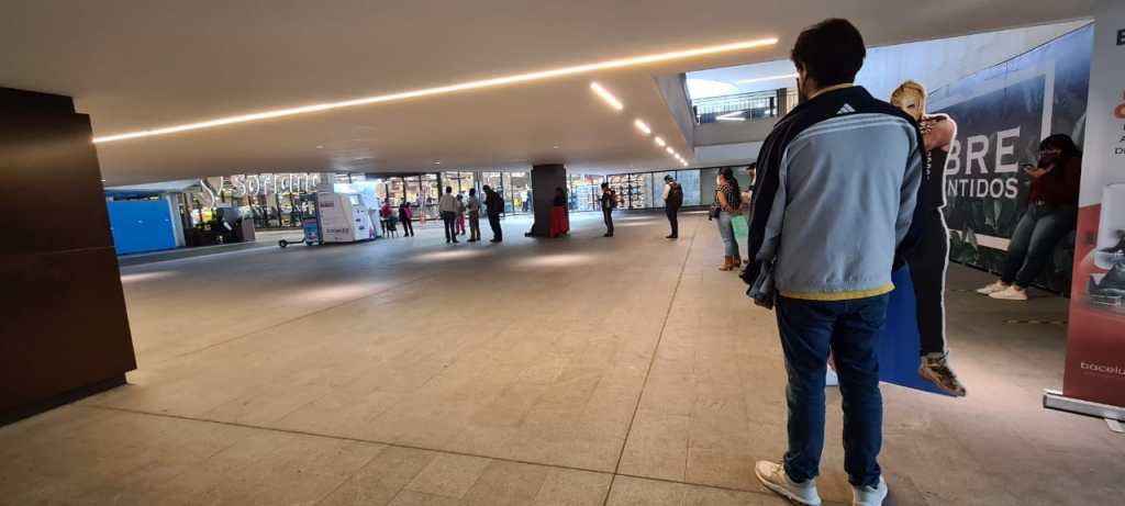 debido a que se acaban los beneficos el último dia de marzo los ciudadanos del Edomex acuden a realizar sus tramites vehiculares